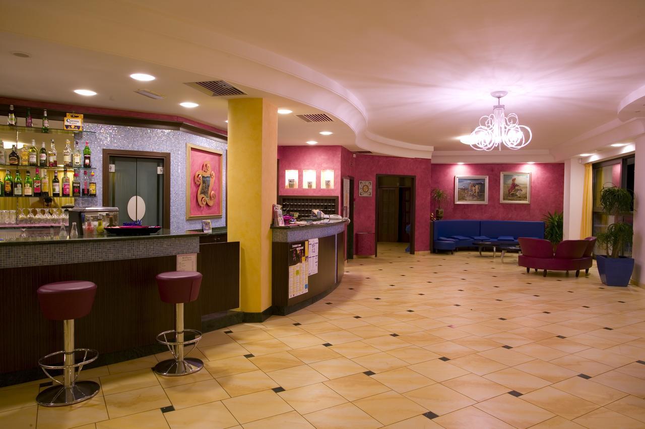 בלריה-איגאה מרינה Hotel Semprini מראה חיצוני תמונה