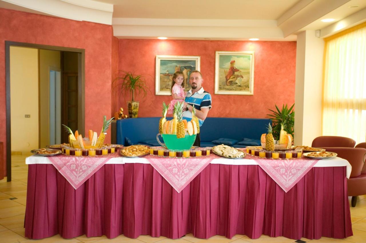 בלריה-איגאה מרינה Hotel Semprini מראה חיצוני תמונה